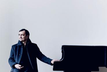 Pierre-Laurent Aimard, piano