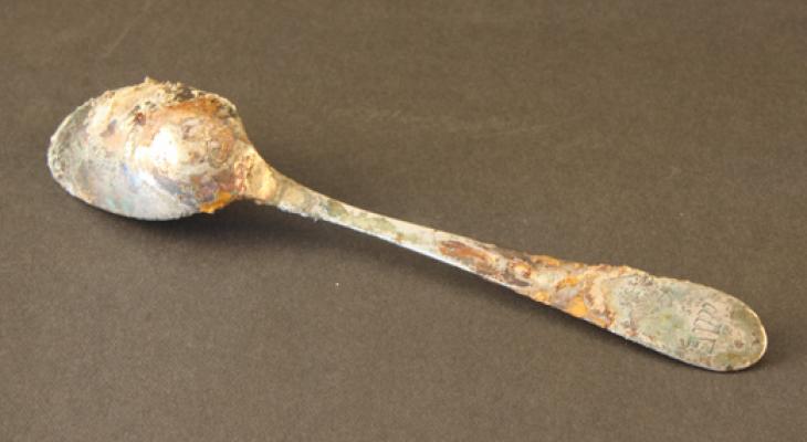 a rusted tarnished spoon