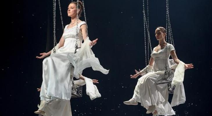 russian performers on stage