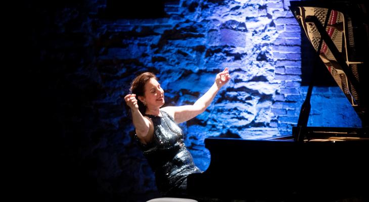 Angela Hewitt, piano