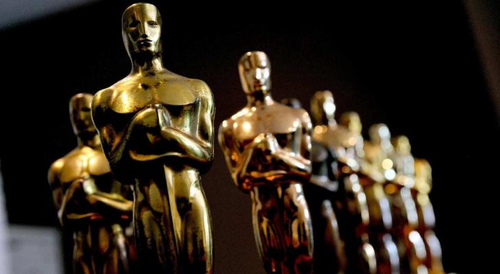 A series of Oscar statuettes.