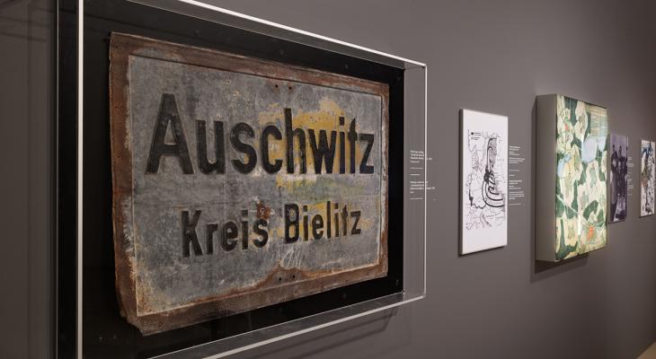 Street sign directing to Auschwitz
