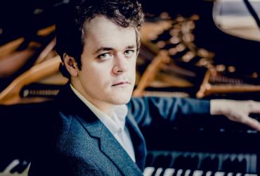 Benjamin Grosvenor, piano