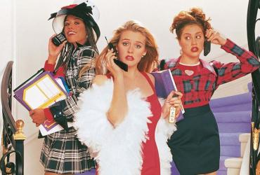 The gang from Clueless posing on their mobile phones.
