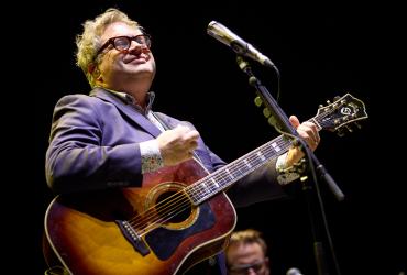 Steven Page with Craig Northey, Kevin Fox, and special guest  Tom Wilson