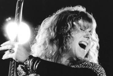Ellen McIlwaine singing and playing the guitar.