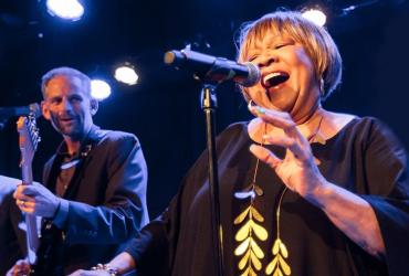Mavis Staples singing