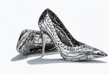 Tayeba Begum Lipi (Bangladesh, b. 1969), Not For Me, 2018. Stainless steel razor blades, 16 x 22 x 9 cm (each shoe). Collection of Royal Ontario Museum. This acquisition was made possible with the generous support of the Louise Hawley Stone Charitable Trust, Peer Review Fund. Photo: ROM 