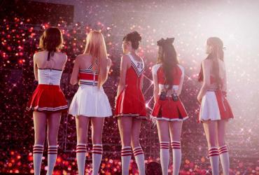 Red Velvet on stage.
