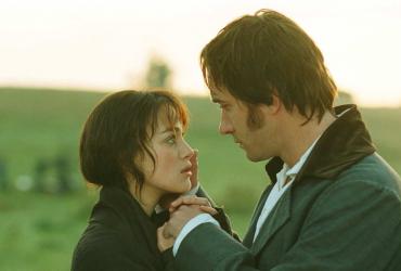 Keira Knightley as Elizabeth Bennet and Matthew Macfadyen as Mr Darcy share a romantic moment.